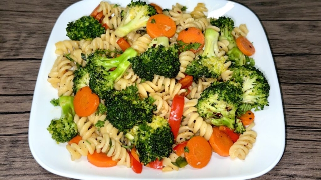 Pasta Broccoli and Carrot Thumbnail