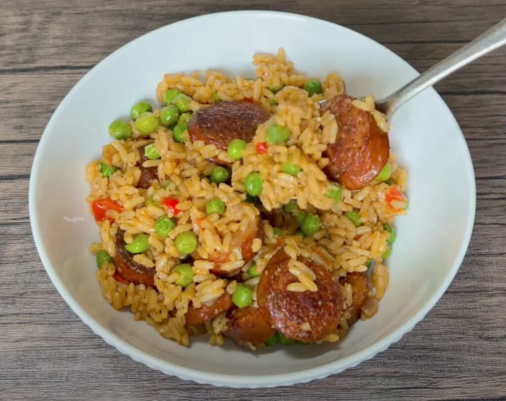 Rice sausage and peas in a bowl