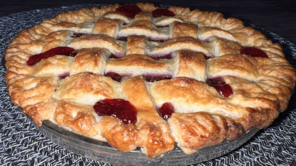 Baked cherry pie