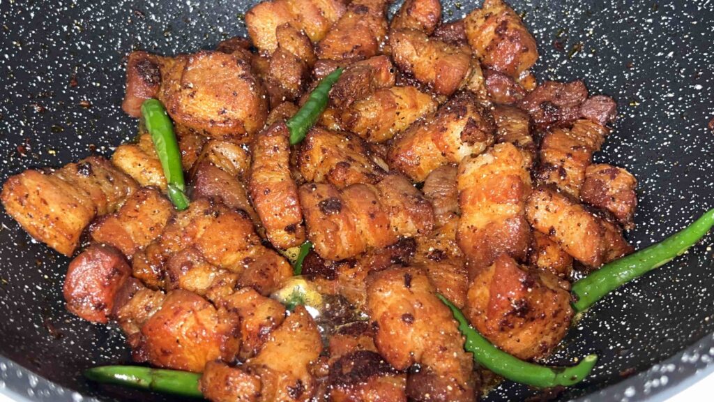 Fried pork belly in the pot