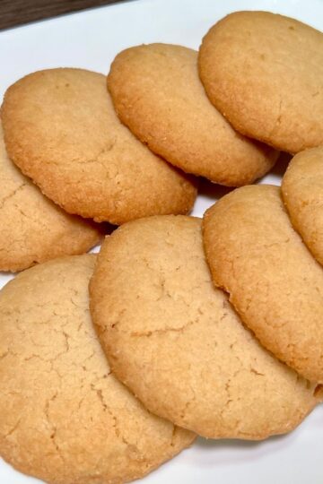 3-ingredient butter cookies image