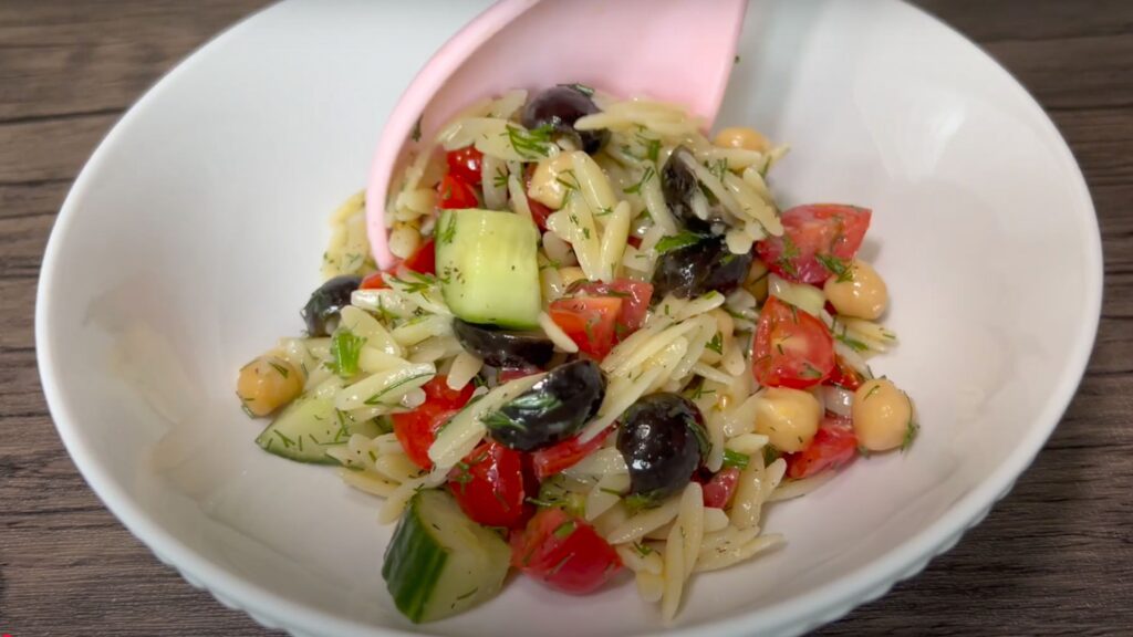 serving fresh salad